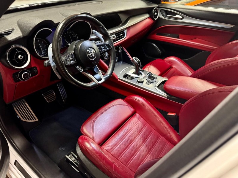 Alfa Romeo Stelvio Ti Sport AWD Vehicle Image 05