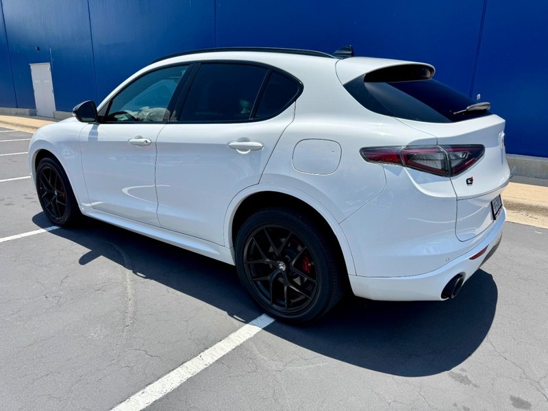Alfa Romeo Stelvio Ti Sport AWD Vehicle Image 09