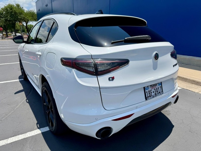 Alfa Romeo Stelvio Ti Sport AWD Vehicle Image 10
