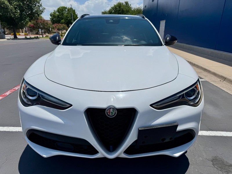 Alfa Romeo Stelvio Ti Sport AWD Vehicle Image 12