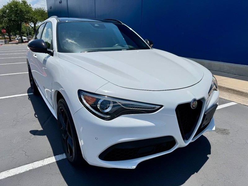 Alfa Romeo Stelvio Ti Sport AWD Vehicle Image 13