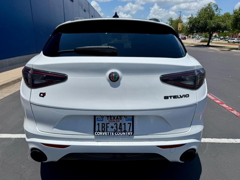Alfa Romeo Stelvio Ti Sport AWD Vehicle Image 16