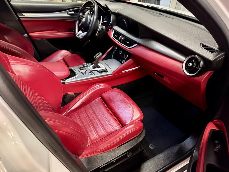 Alfa Romeo Stelvio Ti Sport AWD Vehicle Image 20