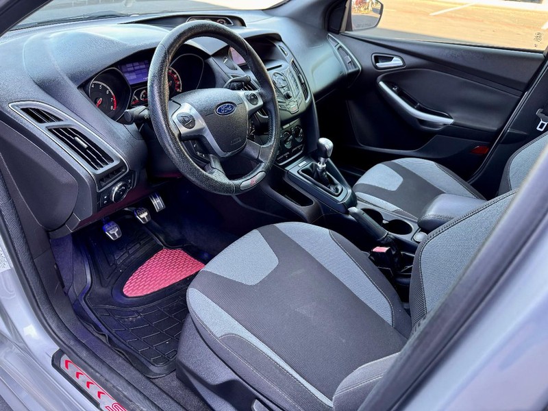 Ford Focus ST Vehicle Image 05