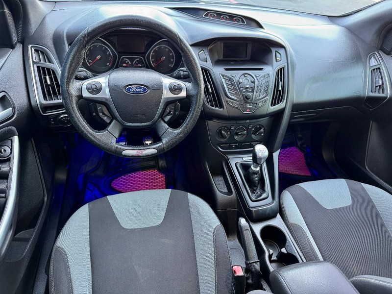 Ford Focus ST Vehicle Image 06