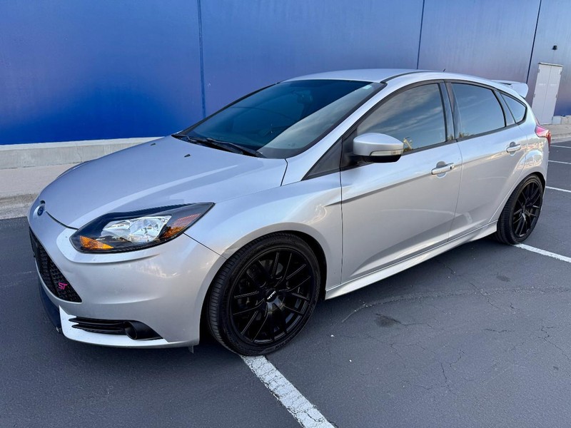 Ford Focus ST Vehicle Image 08