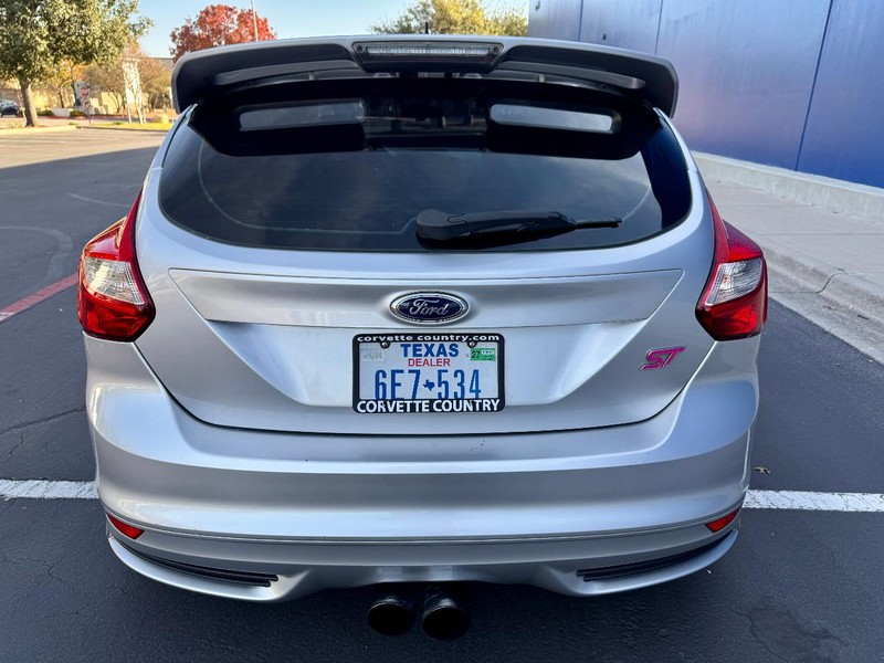 Ford Focus ST Vehicle Image 11