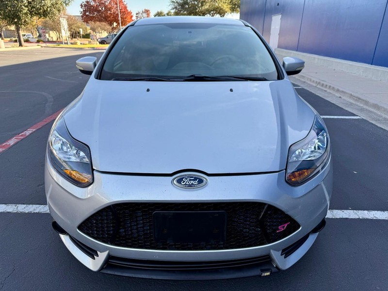 Ford Focus ST Vehicle Image 12