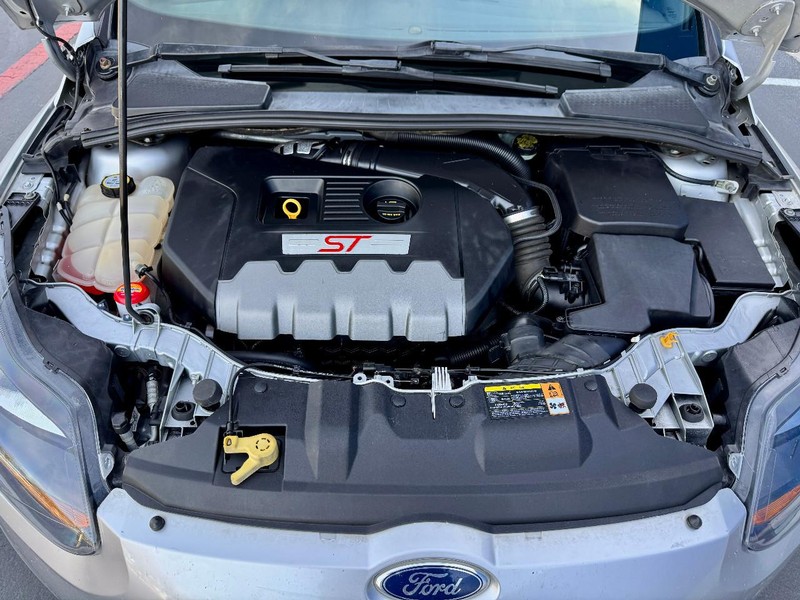 Ford Focus ST Vehicle Image 21