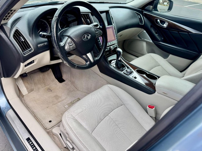 INFINITI Q50 Hybrid Premium AWD Vehicle Full-screen Gallery Image 05