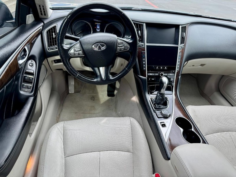 INFINITI Q50 Hybrid Premium AWD Vehicle Full-screen Gallery Image 06