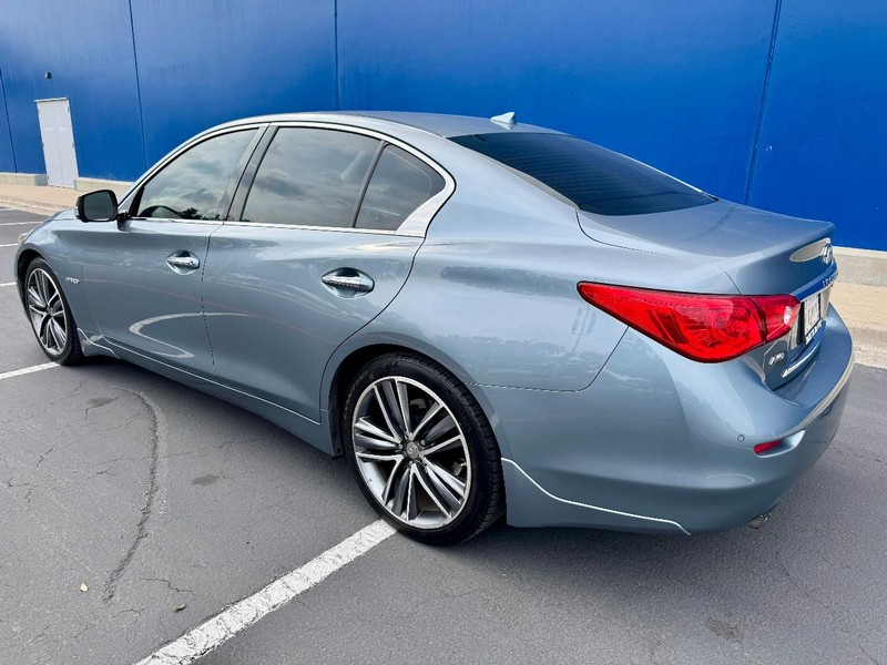 INFINITI Q50 Hybrid Premium AWD Vehicle Full-screen Gallery Image 09