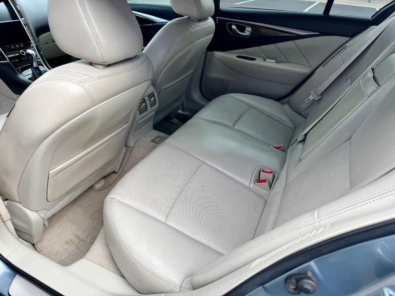 INFINITI Q50 Hybrid Premium AWD Vehicle Full-screen Gallery Image 17