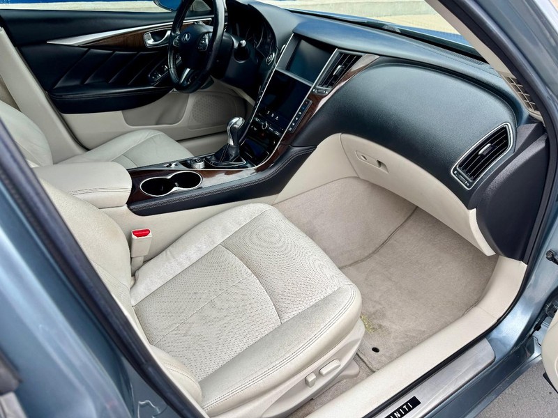 INFINITI Q50 Hybrid Premium AWD Vehicle Full-screen Gallery Image 19