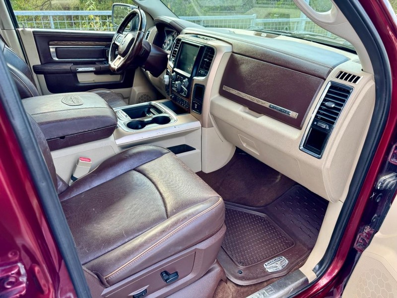 Ram 1500 Laramie Longhorn 3.0 V6 TDSL 4WD Vehicle Image 19