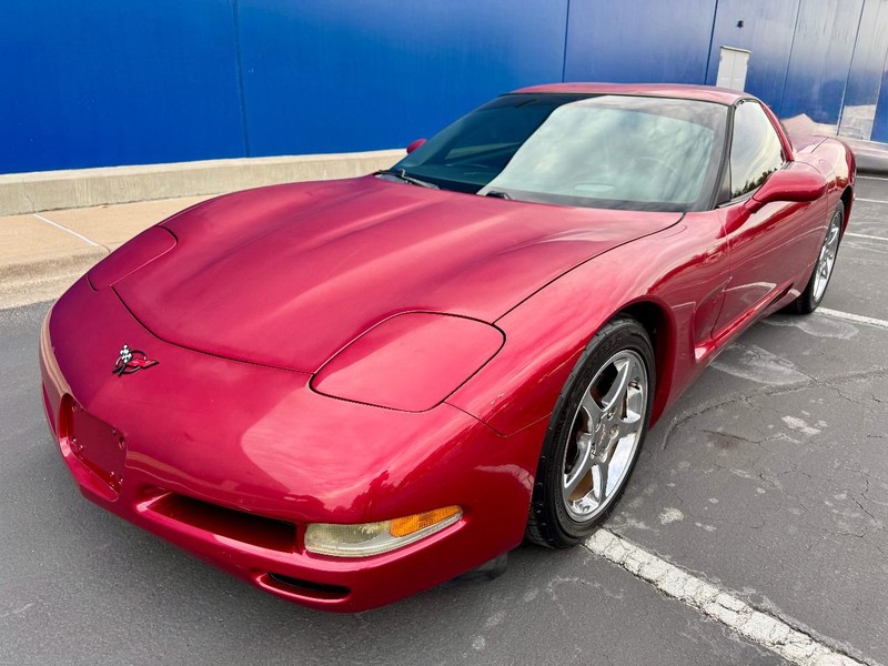 Chevrolet Corvette Vehicle Full-screen Gallery Image 02