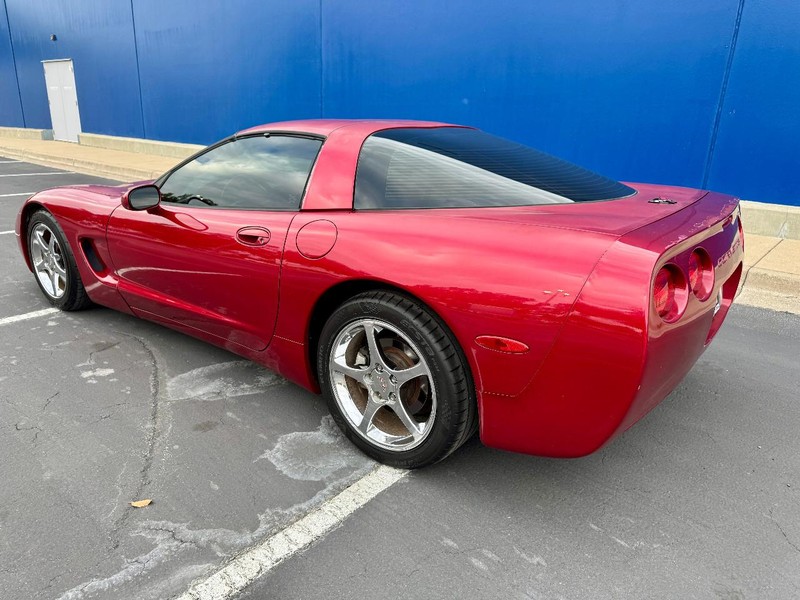 Chevrolet Corvette Vehicle Full-screen Gallery Image 09