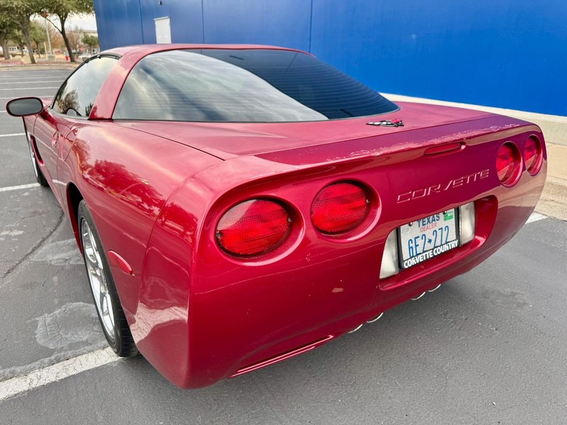Chevrolet Corvette Vehicle Full-screen Gallery Image 10