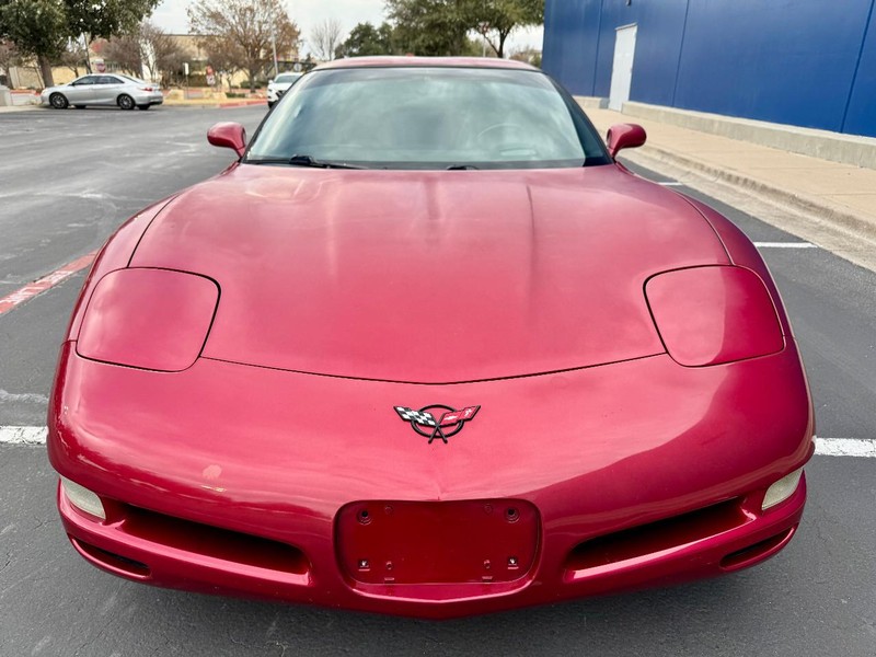 Chevrolet Corvette Vehicle Full-screen Gallery Image 12