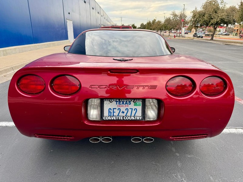 Chevrolet Corvette Vehicle Full-screen Gallery Image 16