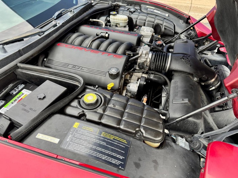 Chevrolet Corvette Vehicle Full-screen Gallery Image 19