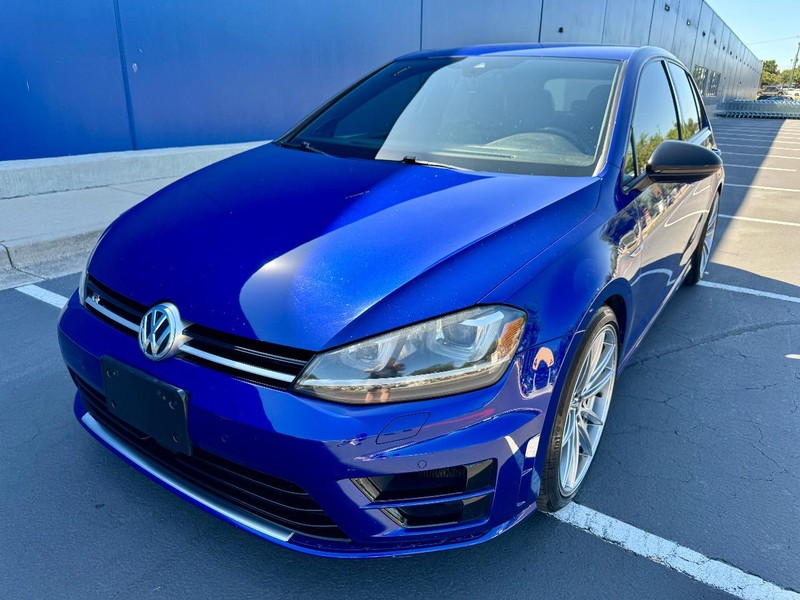 Volkswagen Golf R with DCC and Navigation Vehicle Full-screen Gallery Image 02