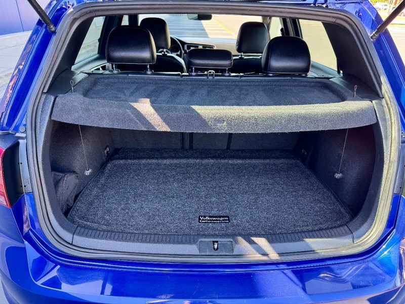 Volkswagen Golf R with DCC and Navigation Vehicle Full-screen Gallery Image 18