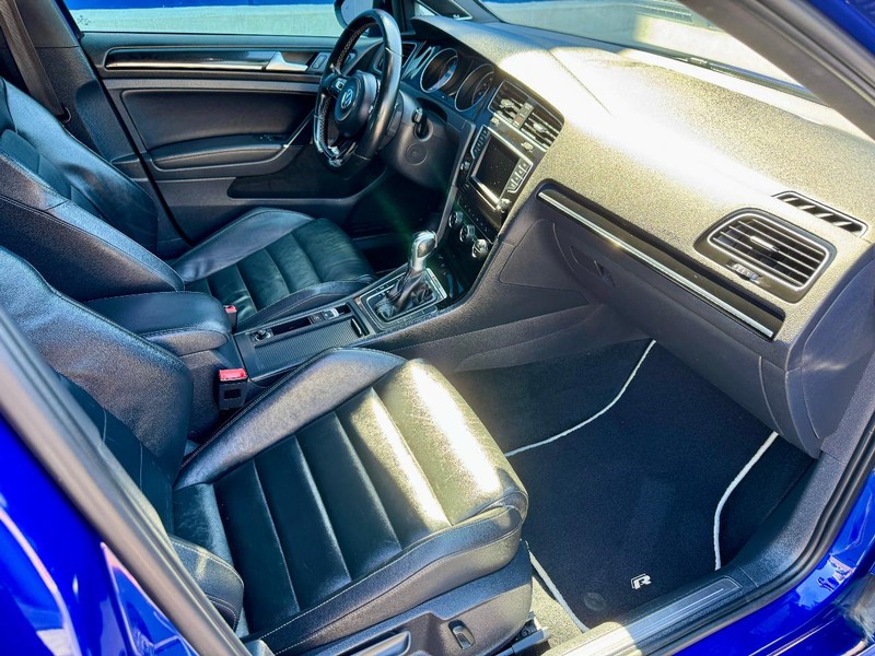 Volkswagen Golf R with DCC and Navigation Vehicle Full-screen Gallery Image 20