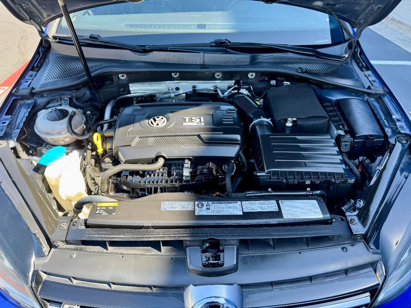 Volkswagen Golf R with DCC and Navigation Vehicle Full-screen Gallery Image 21