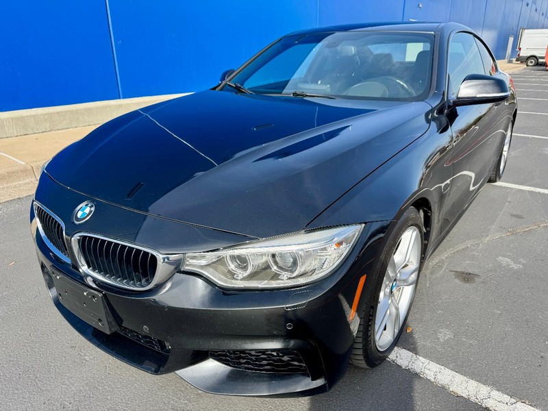 BMW 435i M Sport Vehicle Full-screen Gallery Image 02