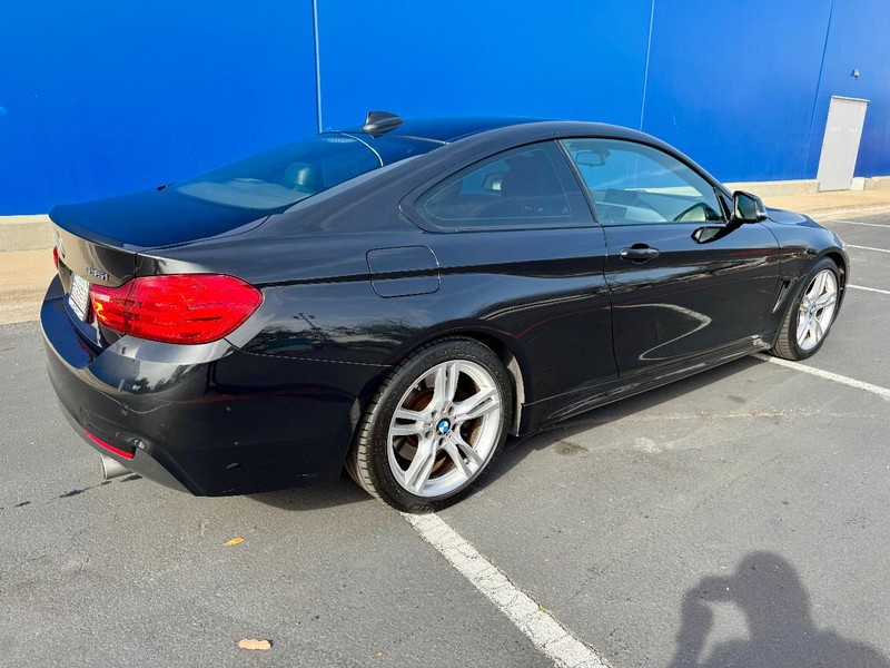 BMW 435i M Sport Vehicle Full-screen Gallery Image 15