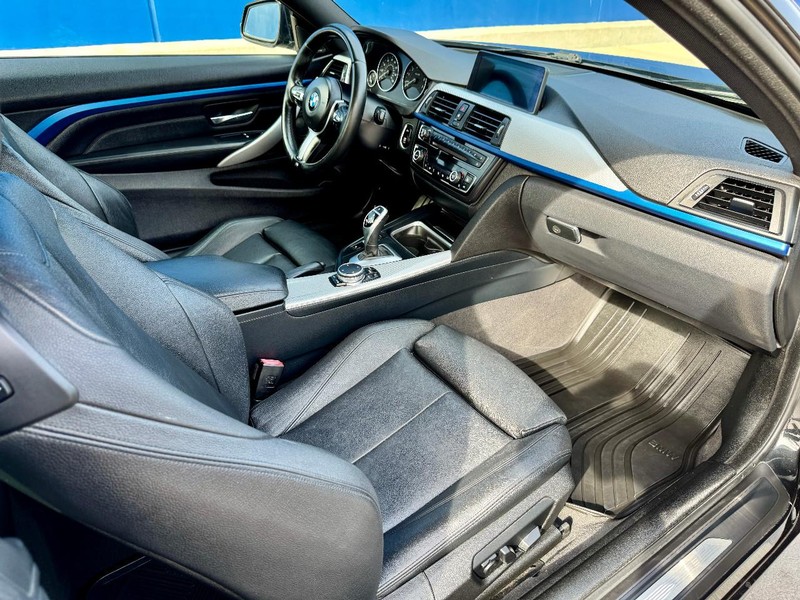 BMW 435i M Sport Vehicle Full-screen Gallery Image 19