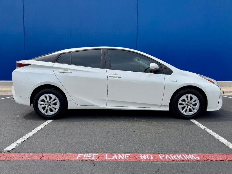 Toyota Prius One Vehicle Full-screen Gallery Image 03