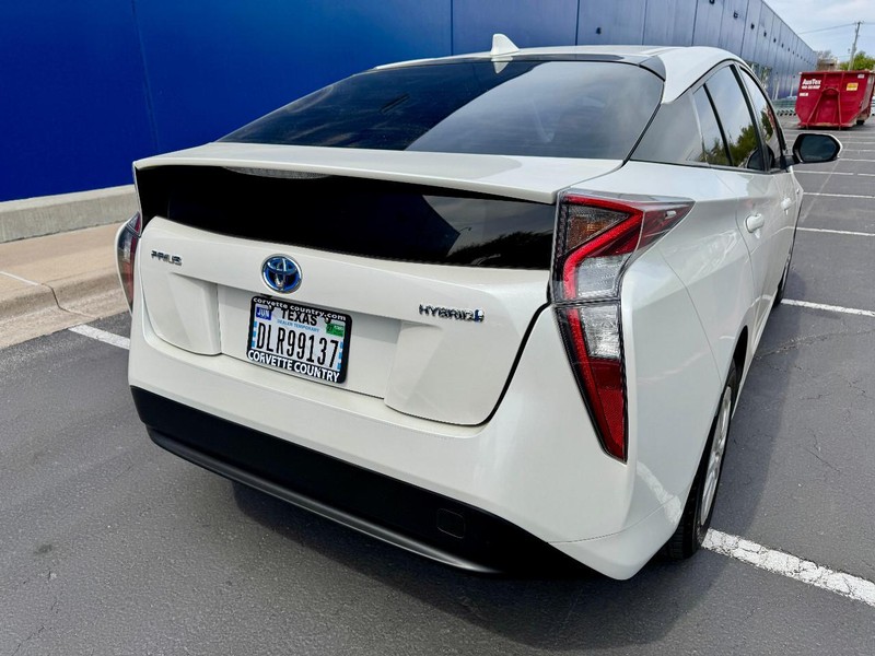 Toyota Prius One Vehicle Full-screen Gallery Image 04