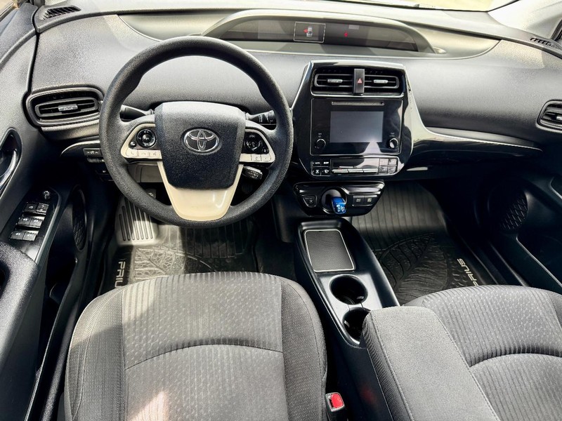 Toyota Prius One Vehicle Full-screen Gallery Image 06