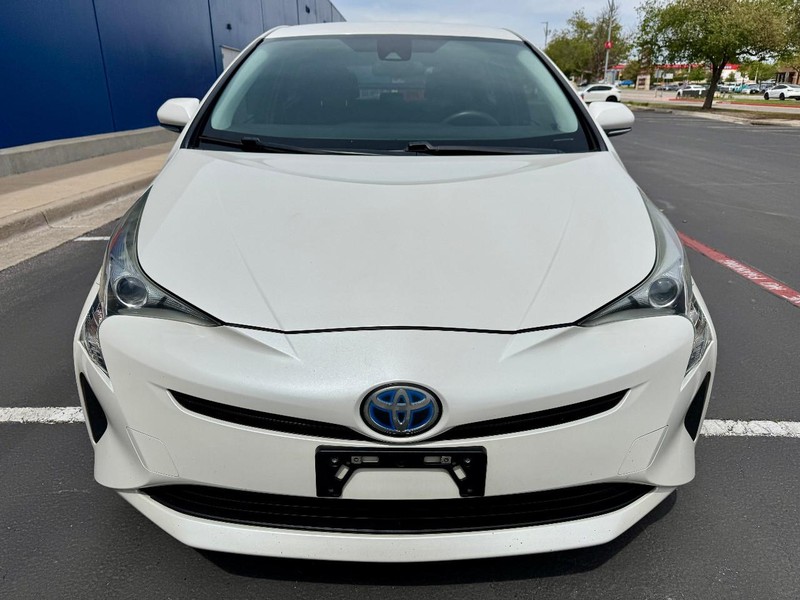 Toyota Prius One Vehicle Full-screen Gallery Image 07