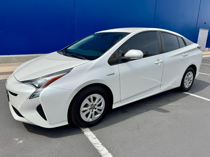 Toyota Prius One Vehicle Full-screen Gallery Image 08