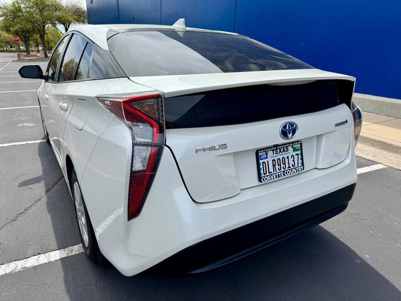Toyota Prius One Vehicle Full-screen Gallery Image 10