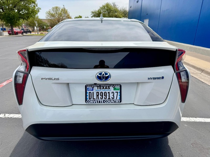 Toyota Prius One Vehicle Full-screen Gallery Image 11