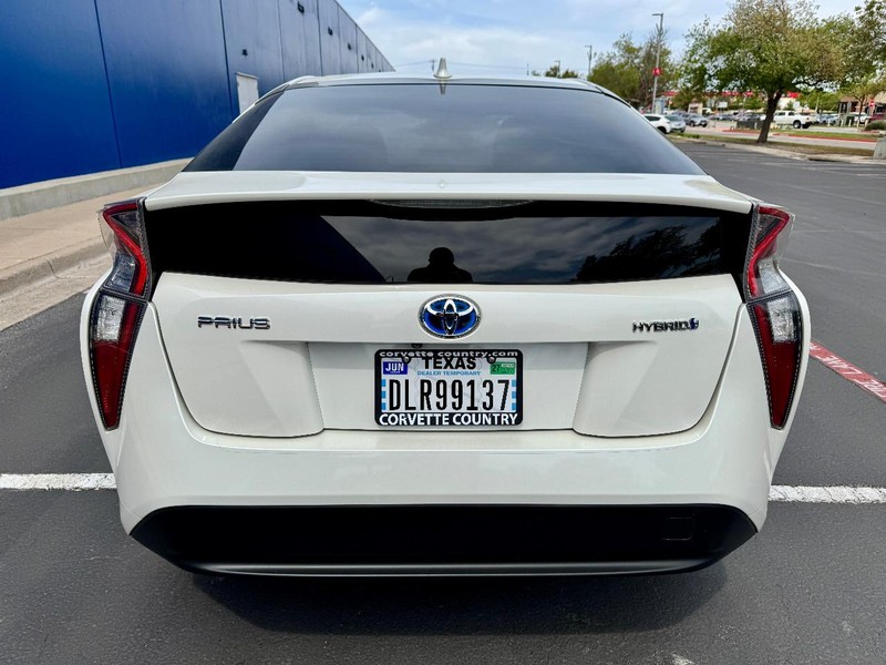 Toyota Prius One Vehicle Full-screen Gallery Image 16