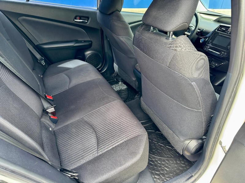 Toyota Prius One Vehicle Full-screen Gallery Image 18