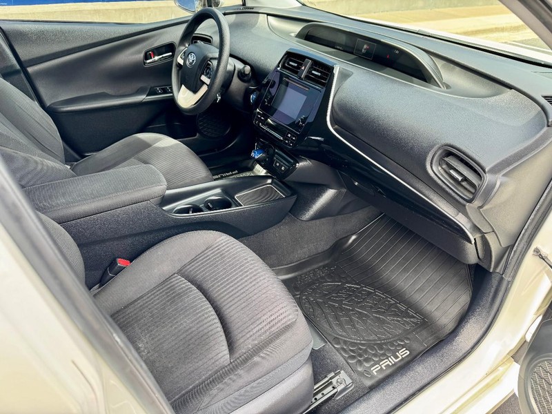 Toyota Prius One Vehicle Full-screen Gallery Image 19