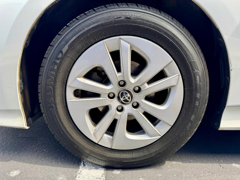 Toyota Prius One Vehicle Full-screen Gallery Image 21