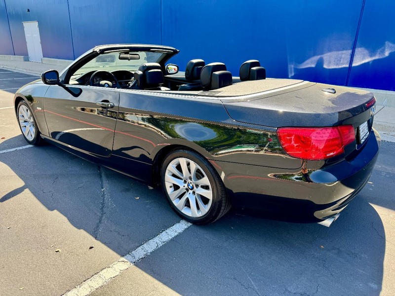 BMW 328i Vehicle Image 09