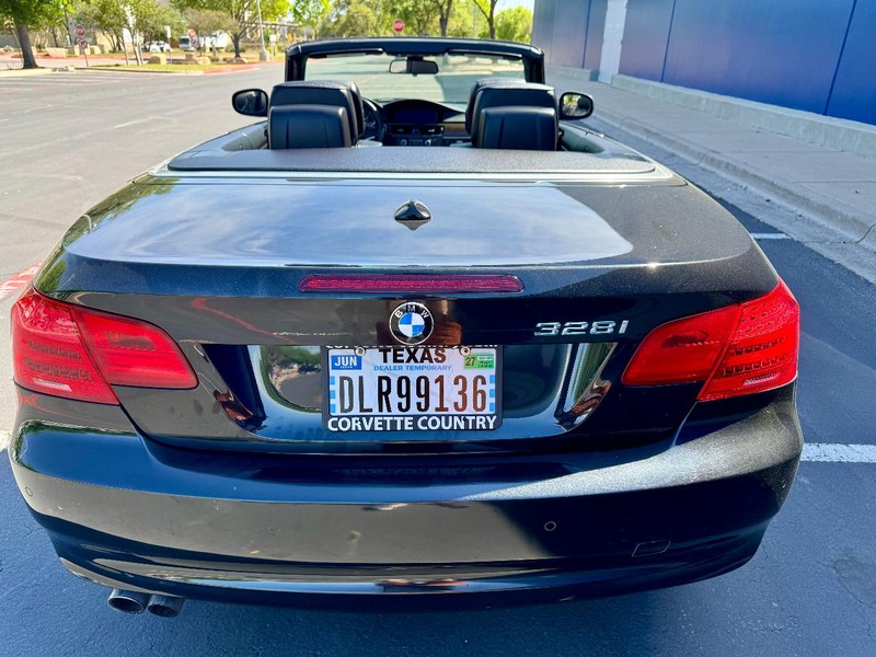 BMW 328i Vehicle Image 11