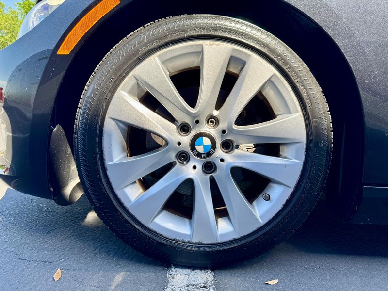 BMW 328i Vehicle Image 21