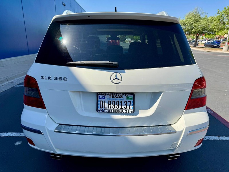 Mercedes-Benz GLK350 RWD Vehicle Image 16