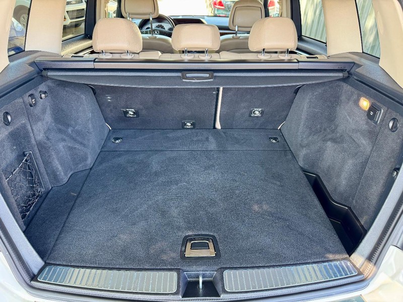 Mercedes-Benz GLK350 RWD Vehicle Image 18