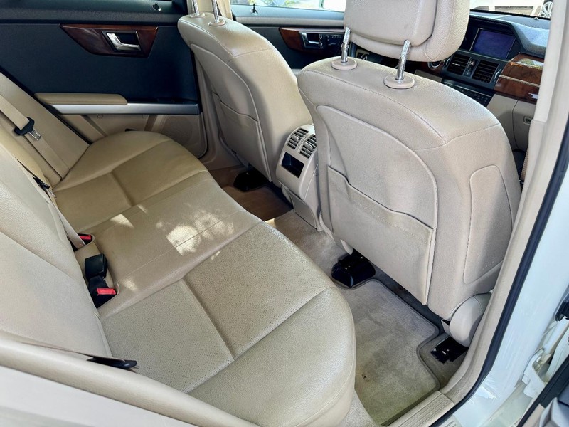 Mercedes-Benz GLK350 RWD Vehicle Image 19