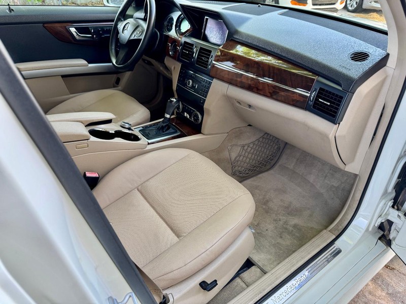 Mercedes-Benz GLK350 RWD Vehicle Image 20